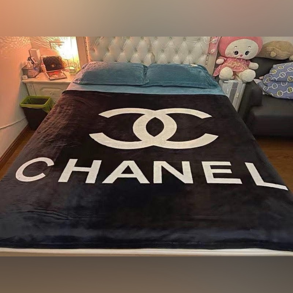 CC Black and White Luxury Blanket